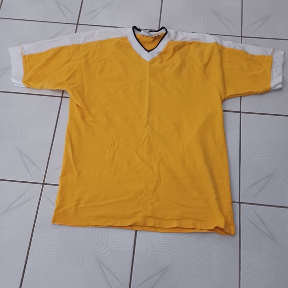 4/$60 Yellow & White Tee - Size Large - Picture 5 of 6